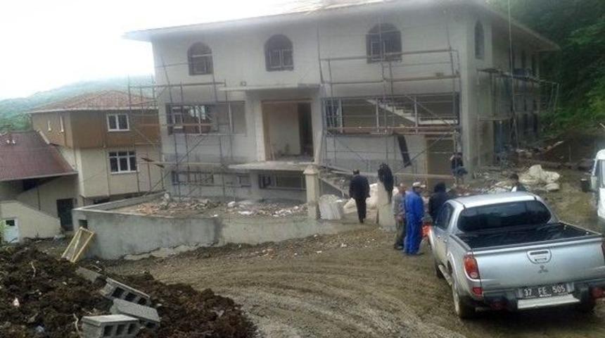 K&ouml;y&uuml;ne 1 Milyon Tl Harcayarak Cami Yaptırıyor