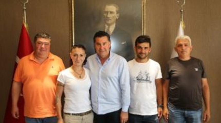 K&uuml;&ccedil;&uuml;kb&uuml;k Muhtarı Ve Azalarından Mehmet Kocadon&rsquo;a Ziyaret