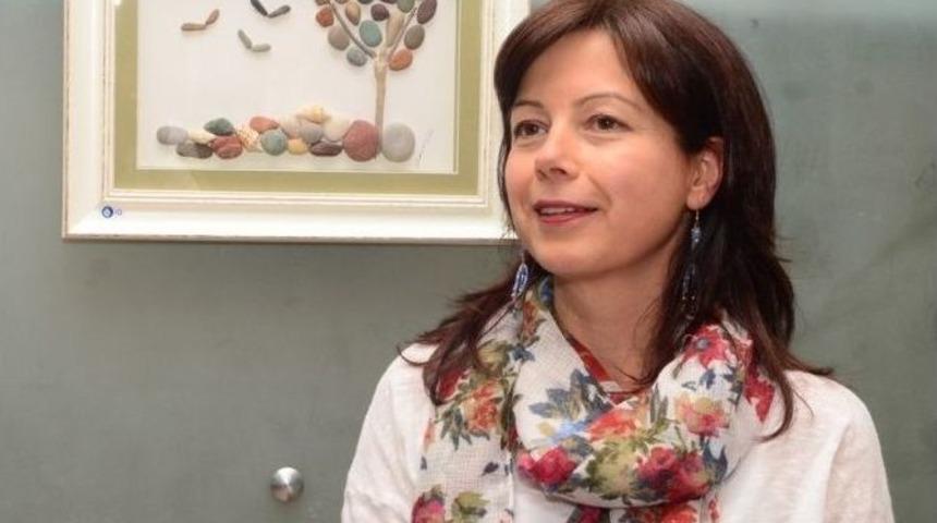 Diş Hekimi Canan &Ccedil;al Esog&uuml;&rsquo;de Sergi A&ccedil;tı