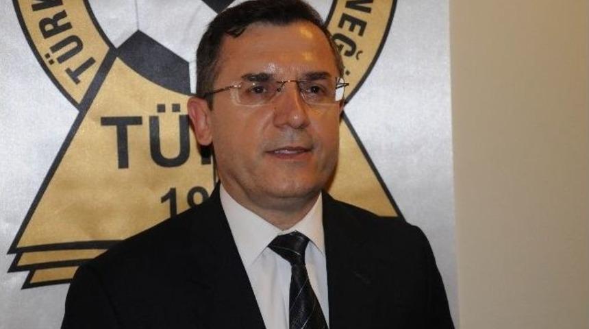 &Ccedil;avuşoğlu: "pro Lisansı Olmayan Herkes Bu Seminere Katılmak Zorunda"