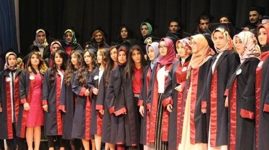 Sağlık Bilimleri Fak&uuml;ltesi&rsquo;nden Mezuniyet T&ouml;reni