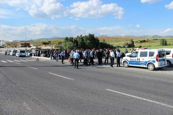 Açıklama Yapmak İsteyen Fabrika İşçileri, Servis Engeli İle Karşılaştı G2