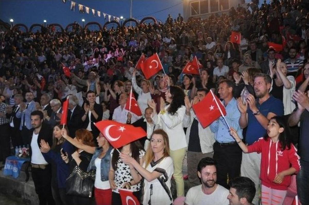 Resul Dindar Siyasilere Kızdı