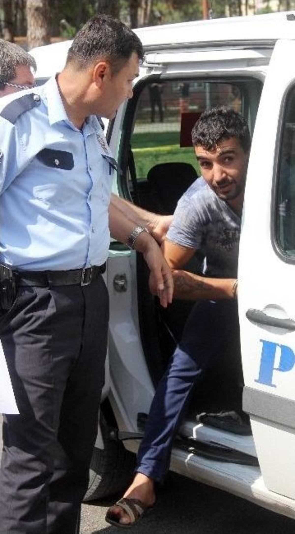 4 Yaşındaki Kızını Darp Edip &Ccedil;&ouml;p Kamyonuna Attı