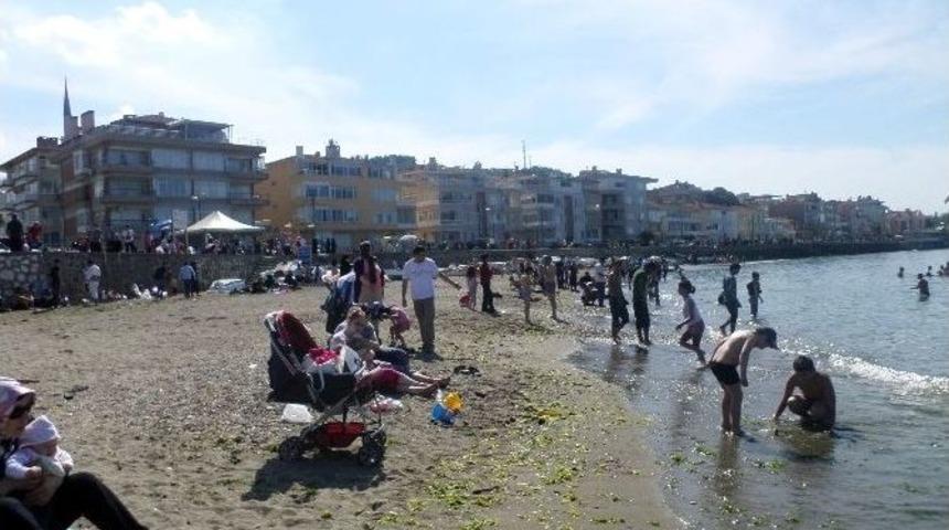 (&ouml;zel Haber) Havalar Isındı, Mudanya Sahilleri Doldu Taştı