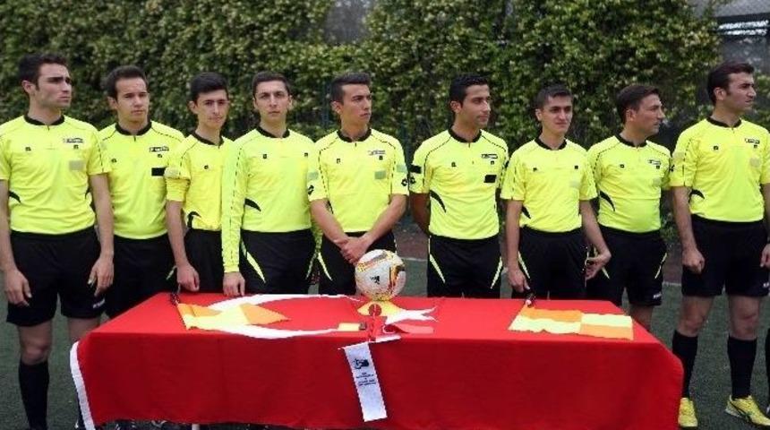 Başkan Yaşar Gen&ccedil; Hakemlere Kokart Taktı