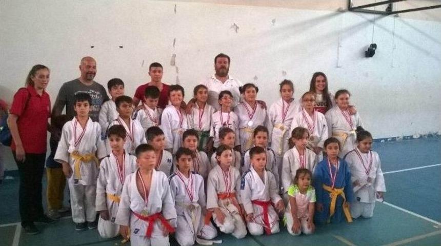 Yunusemre Judo Şampiyonasına Damgayı Vurdu