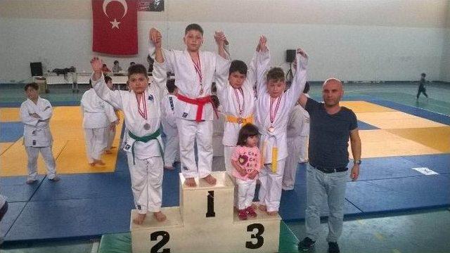 Yunusemre Judo Şampiyonasına Damgayı Vurdu 1