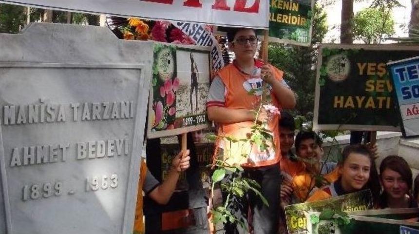 Manisa Tarzanı Mezarı Başında Dualarla Anıldı