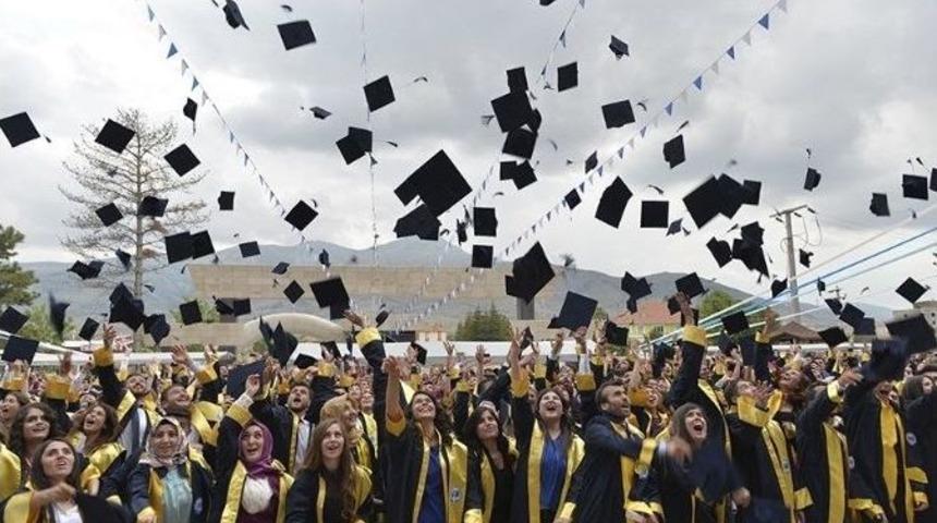 Kazım Karabekir Meslek Y&uuml;ksekokulu&rsquo;nda Mezuniyet Sevinci