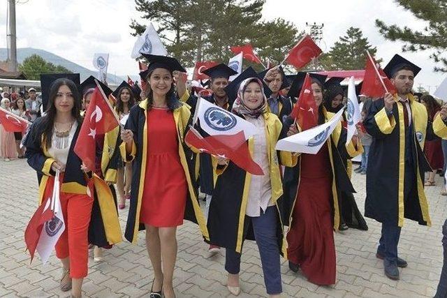 Kazım Karabekir Meslek Yüksekokulu’nda Mezuniyet Sevinci 2