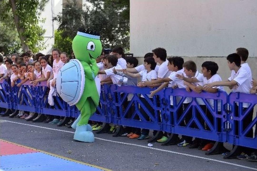 Nba Yıldızı Ronny Turıaf &Ouml;ğrencilerle Bir Araya Geldi