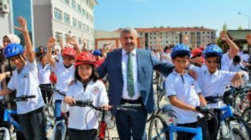 K&ouml;rfez&rsquo;de Bisiklet Dağıtım Coşkusu