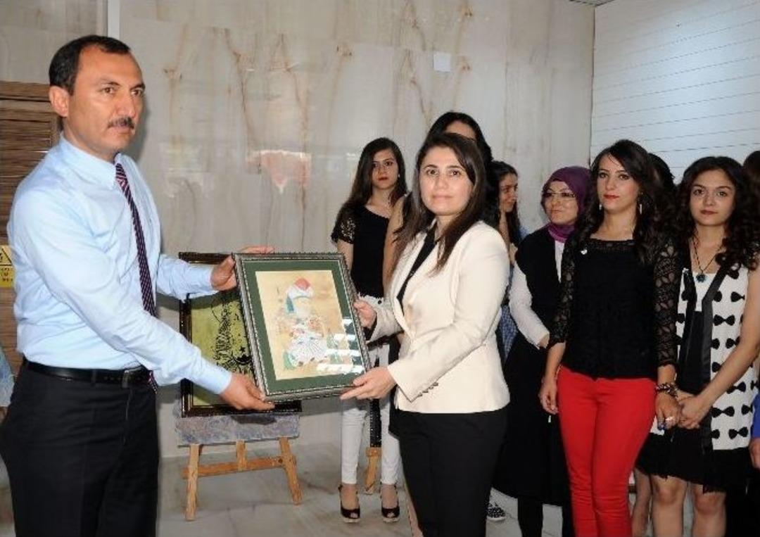 Minyat&uuml;r Ve Kaligrafiyi &Uuml;niversiteli Kızlar Yaşatacak