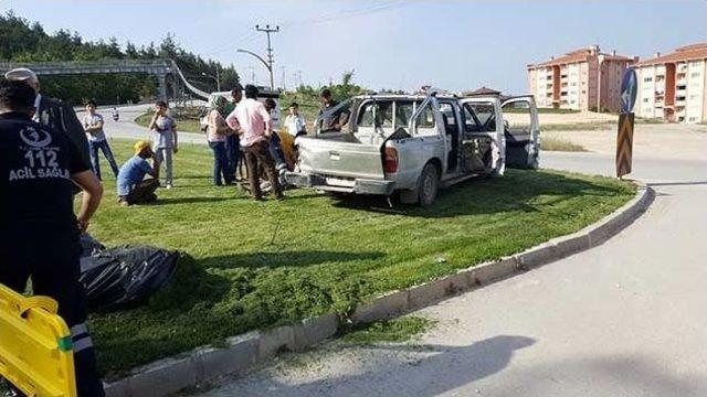 Önce Bariyerlere Çarptı Sonra Orta Refüje Çıktı