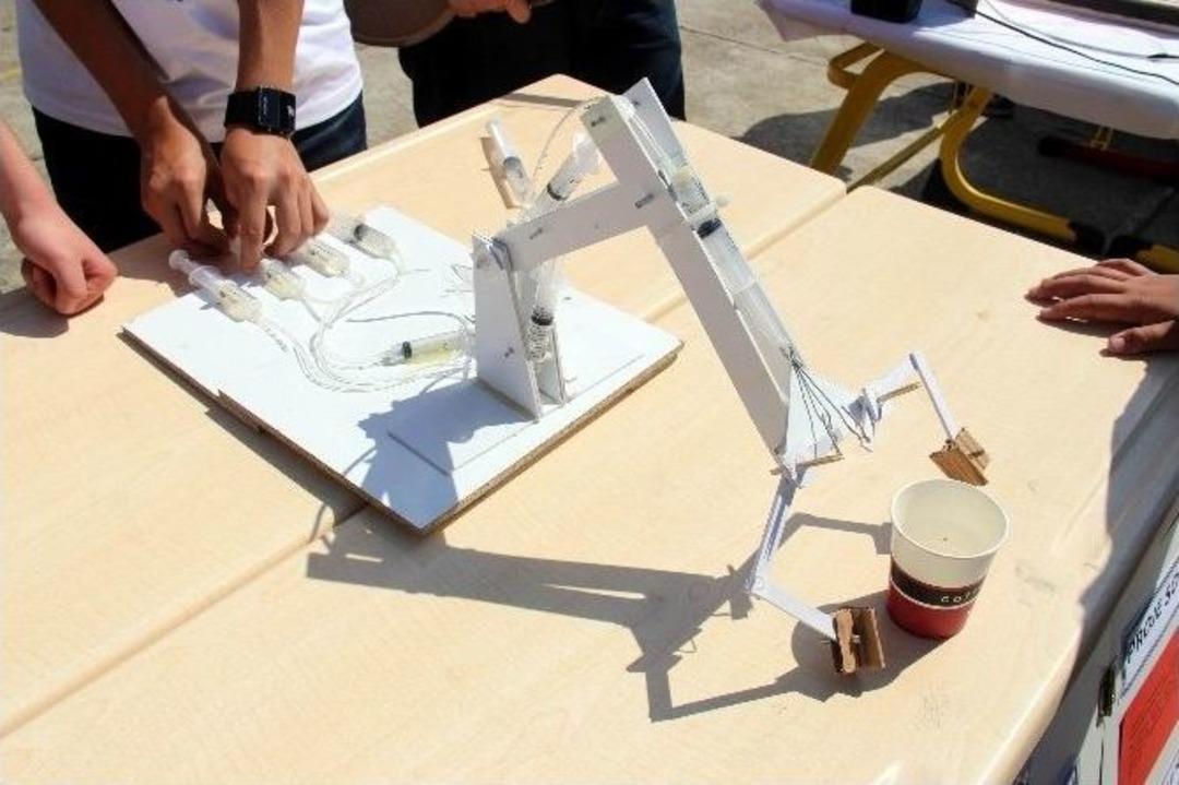 Hask&ouml;y Cumhuriyet Ortaokulu 4006 Bilim Fuarı