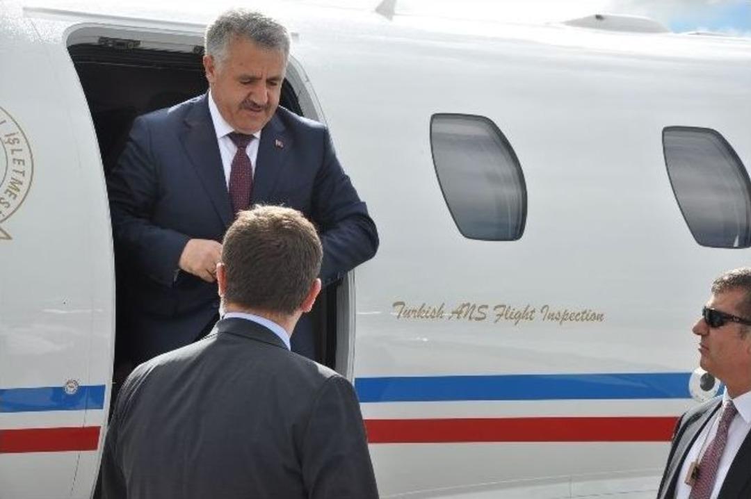 Karslılar, Bakan Ahmet Arslan&rsquo;ı Bağrına Bastı