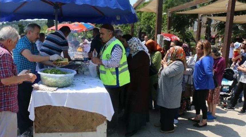 Eskihisar&rsquo;da 3 Bin Kişiye Balık Ekmek Dağıtıldı