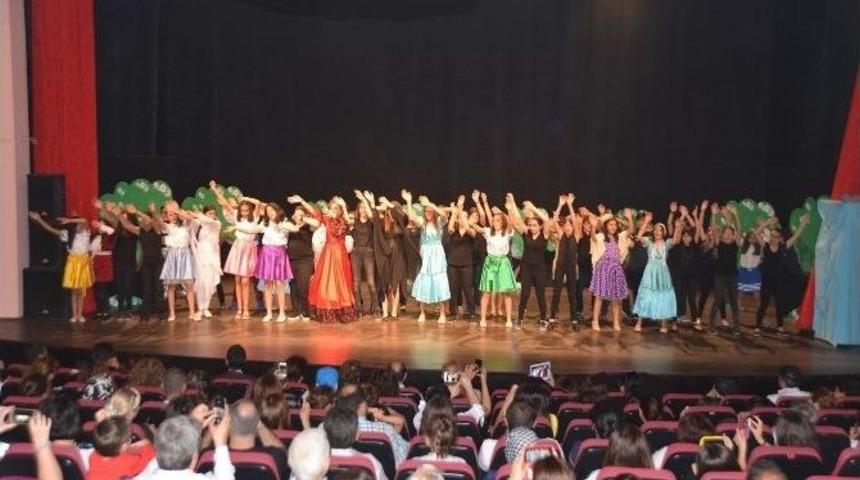 Başaklılar &ldquo;alice İn Wonderland&rdquo; Oyununu Sahneledi