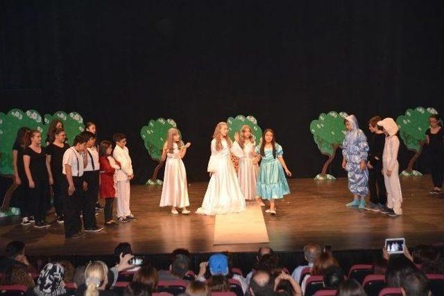 Başaklılar &ldquo;alice İn Wonderland&rdquo; Oyununu Sahneledi 1