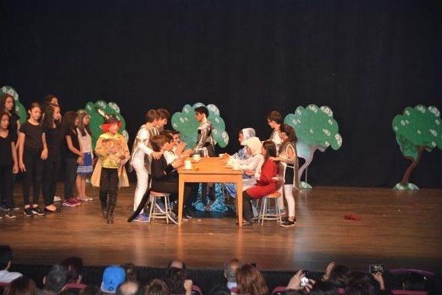 Başaklılar &ldquo;alice İn Wonderland&rdquo; Oyununu Sahneledi 2
