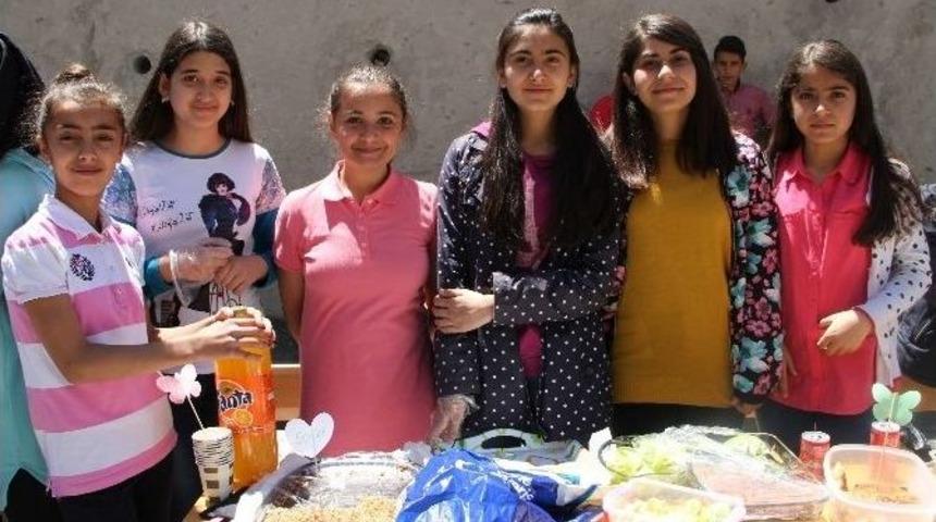 Mehmek Akif İnan Okulu&rsquo;ndan Kermes Ve Yılsonu Sergisi