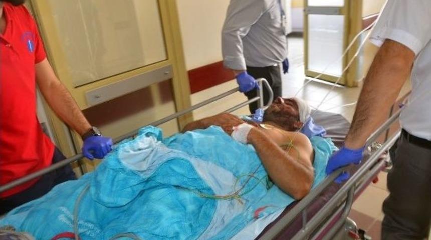 Bı&ccedil;aklanan Şahıs Polis Merkezine Sığındı