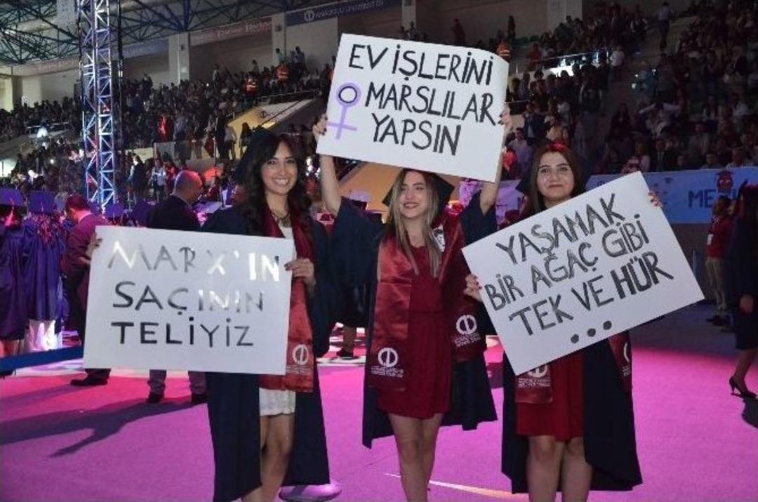 Anadolu &Uuml;niversitesi&rsquo;nde Mezuniyet Coşkusu Devam Ediyor