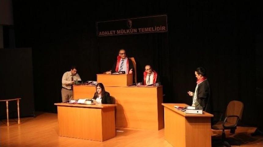 Yazarın Memleketinde &lsquo;duruşma Başlıyor&rsquo;