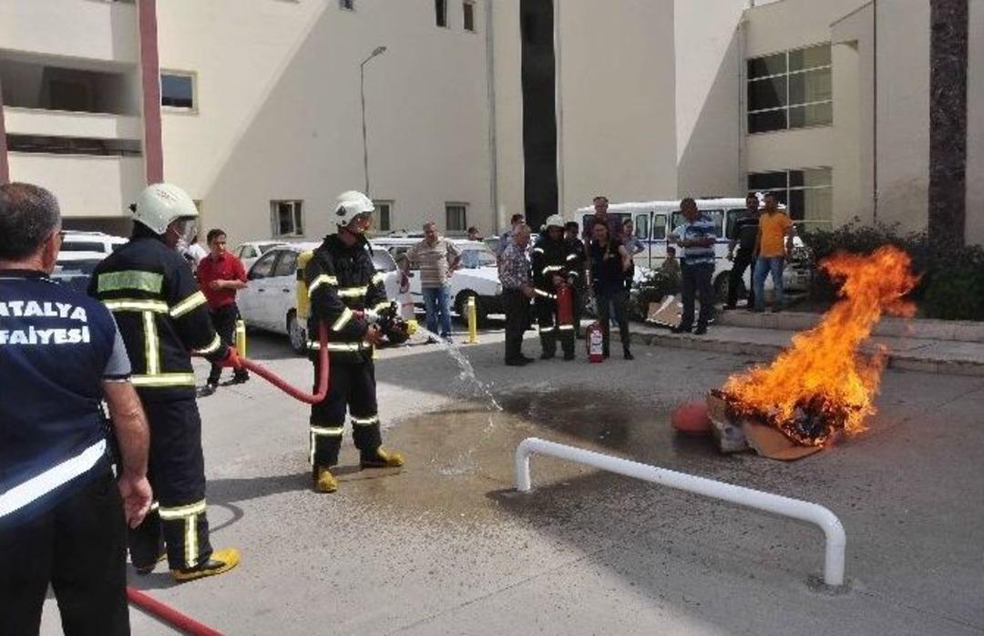 Manavgat Devlet Hastanesi&rsquo;nde Ger&ccedil;eği Aratmayan Yangın Tatbikatı