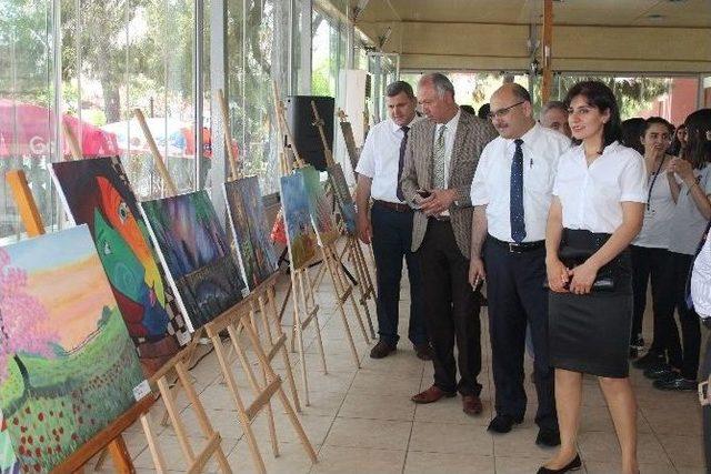 Öğrencilerden “düş Gezginlerinin Bilim Dünyasına Yolculuğu” Sergisi