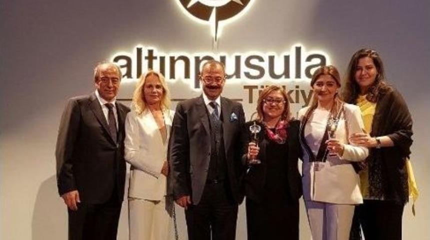 Gaziantep B&uuml;y&uuml;kşehir&rsquo;e Altın Pusula Halkla İlişkiler &Ouml;d&uuml;l&uuml;