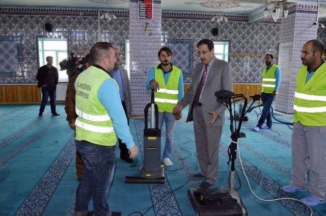 Erzurum’da Camiler Ramazan’a Hazırlanıyor