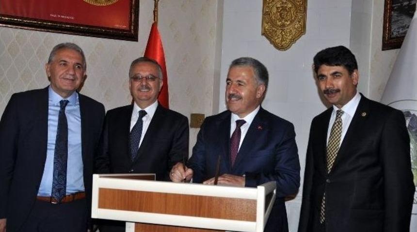 Bakan Arslan&rsquo;dan Valilik Ve Belediyeye Ziyaret