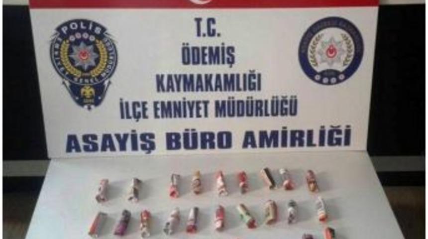 İzmir&rsquo;de Bir Evde Uyuşturucu Madde Ele Ge&ccedil;irildi