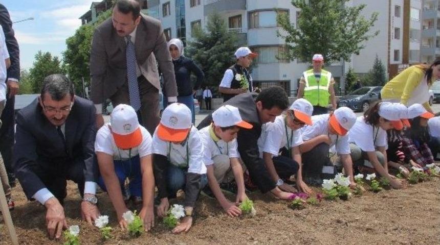 Elazığ&rsquo;da &Ccedil;ocuklar Tarım Kampında