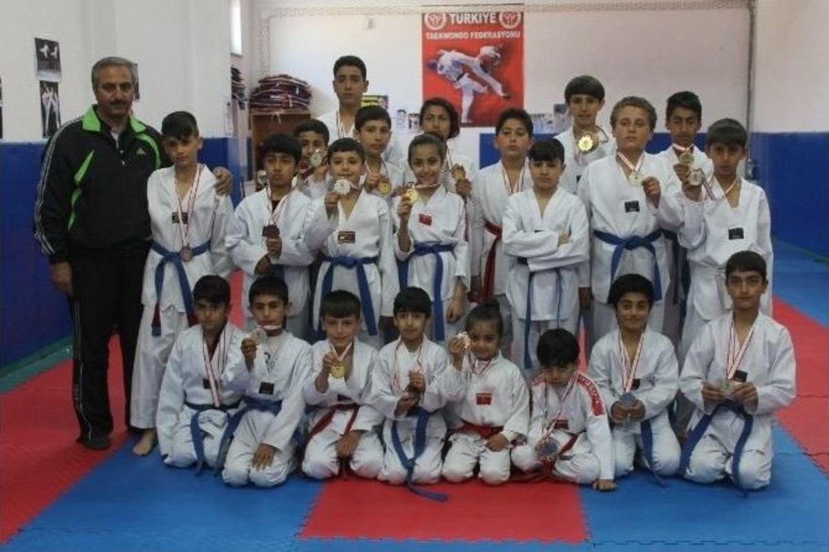 Minik Tekvandocular T&uuml;rkiye Şampiyonasına Hazırlanıyor