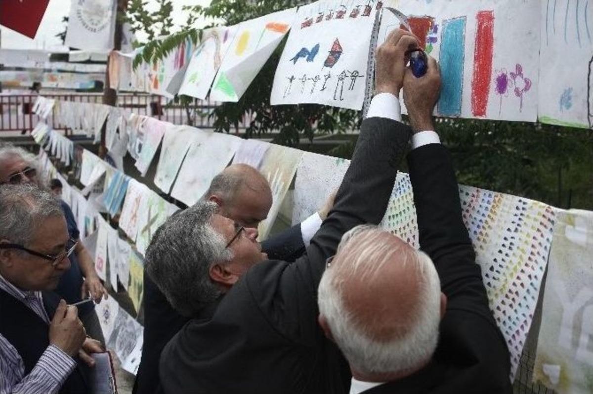 60 Bin 889 Metrelik Resim Sergisi Rekoru Kırıldı