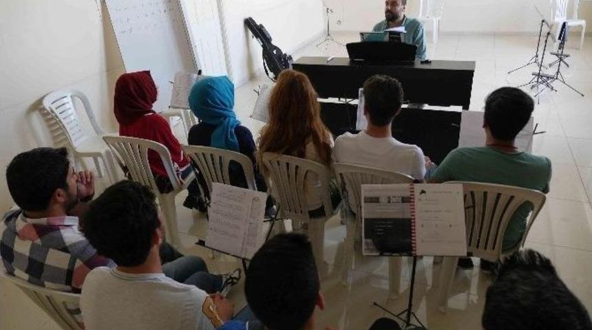 Haliliye Belediyesi&rsquo;nde &Ouml;ğrenciler &Uuml;niversiteye Hazırlanıyor