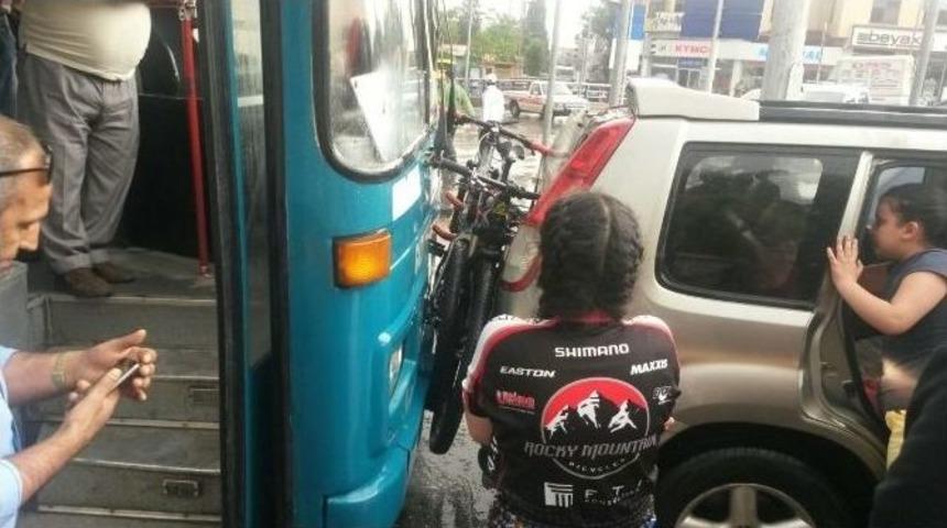 Belediye Otob&uuml;s&uuml;n&uuml;n &Ccedil;arptığı Bisiklet&ccedil;i Yarışa Katılamadı