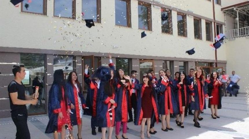 Beylikova&rsquo;da Lise &Ouml;ğrencilerinin Mezuniyet Sevinci