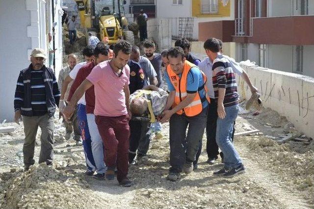 Toprak Altında Kalan İş&ccedil;iyi Afad Kurtardı 1