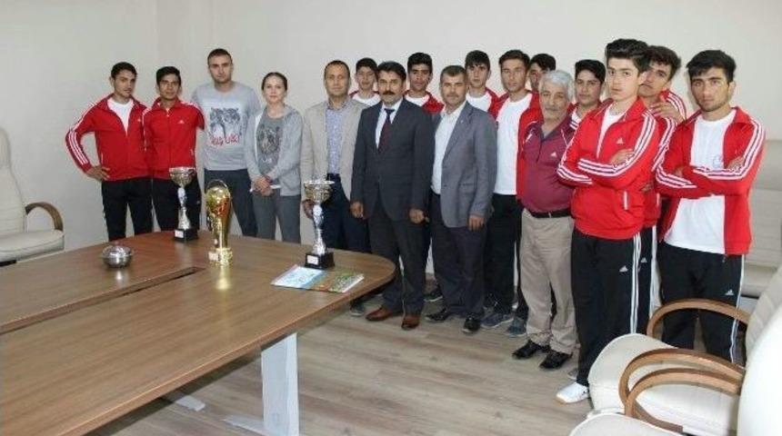 Muş Lalezar Spor Kul&uuml;b&uuml; Sporcuları Yent&uuml;r&rsquo;&uuml; Ziyaret Etti