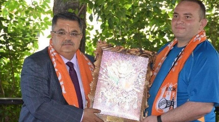 Başkan Yağcı&rsquo;dan Engelli Sporculara &Ouml;d&uuml;l