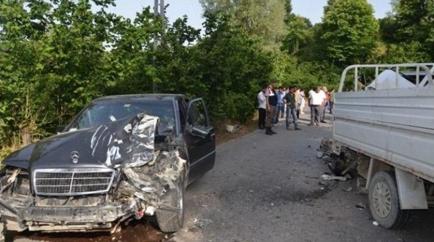 Otomobiller Kafa Kafaya &Ccedil;arpıştı: 4 Yaralı