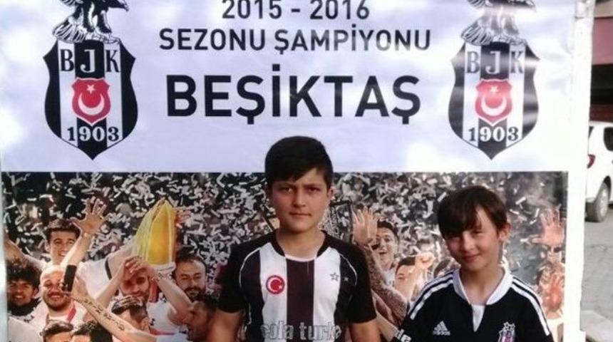 Fanatik &Ccedil;eşme Siyah Beyaza Boyandı