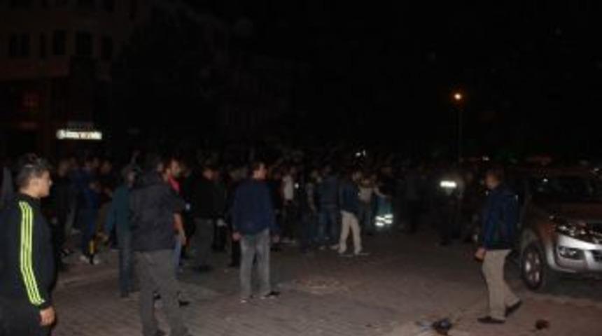 4 Saatlik Gerginlik Polis M&uuml;dahalesiyle Sona Erdi