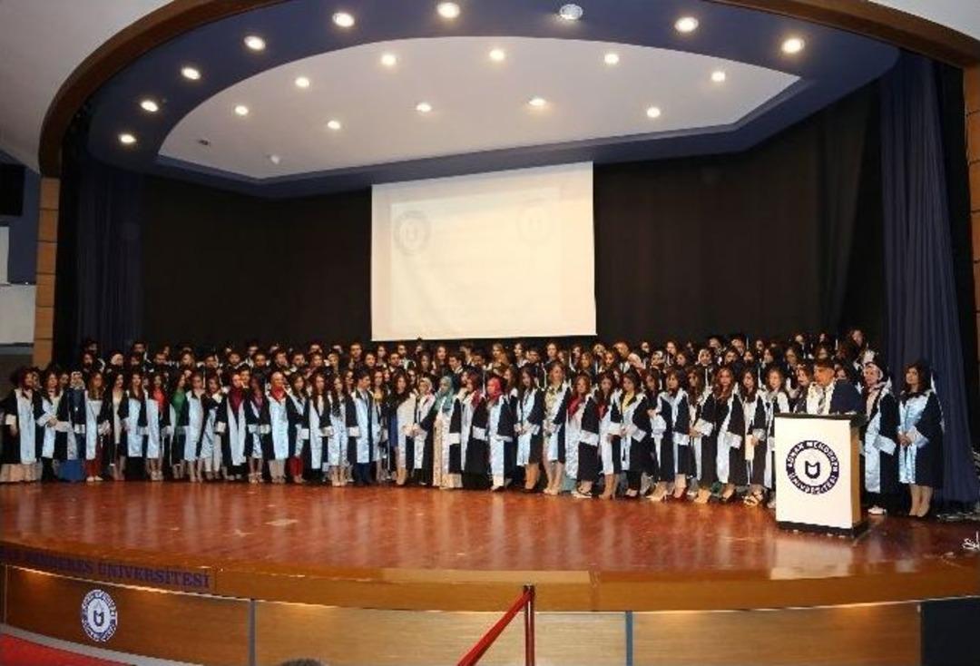 Aydın Sağlık Y&uuml;ksekokulu Mezunlarını Uğurladı