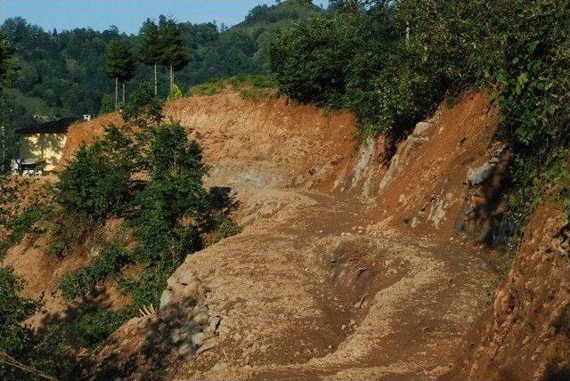 Kendi Yolunu Kendisi Yapan Rizeli’nin Sesini Hayırsever Bir Vatandaş Duydu