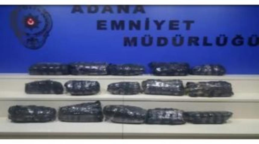 Polisten Ka&ccedil;arken Kaza Yapan Otomobilden Uyuşturucu &Ccedil;ıktı